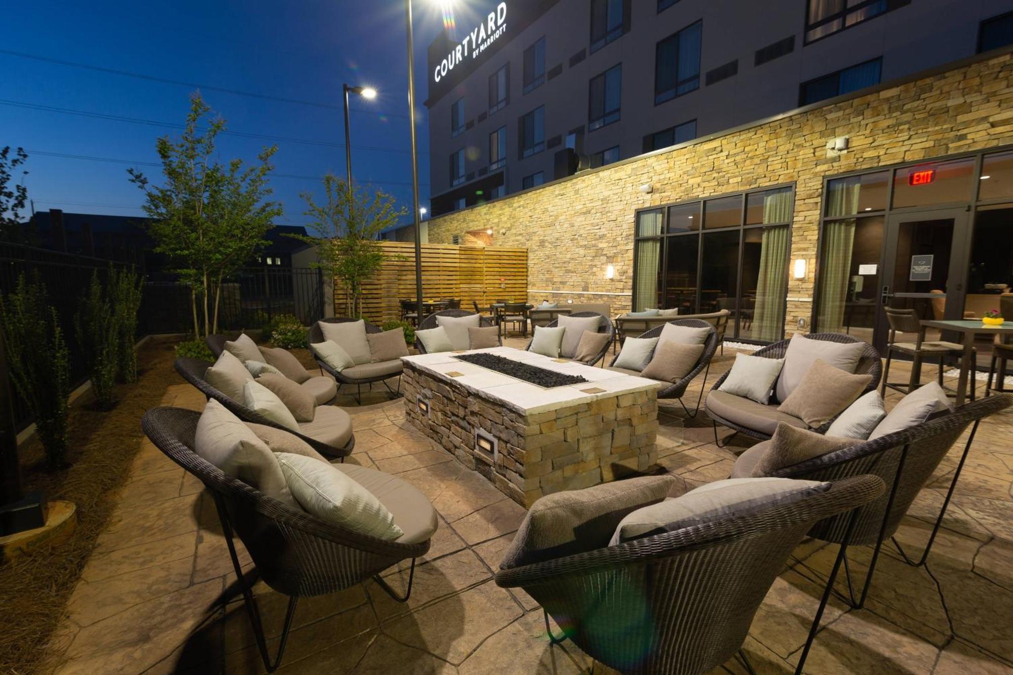 Courtyard By Marriott Κάρτερσβιλ Εξωτερικό φωτογραφία